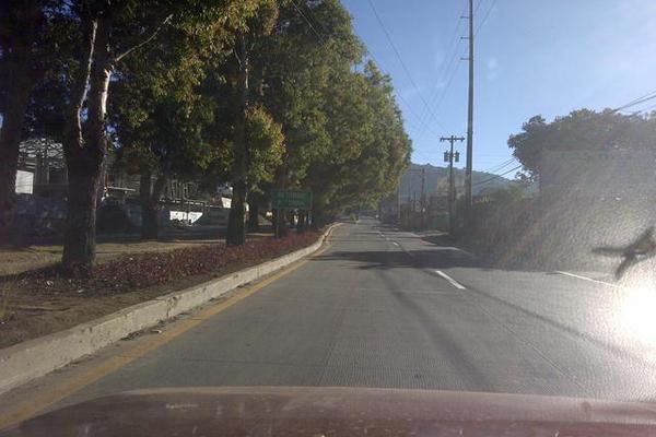 La carretera Interamericana, por San Lucas, el tránsito era escaso también. (Foto Prensa Libre: César Pérez M.)<br _mce_bogus="1"/>