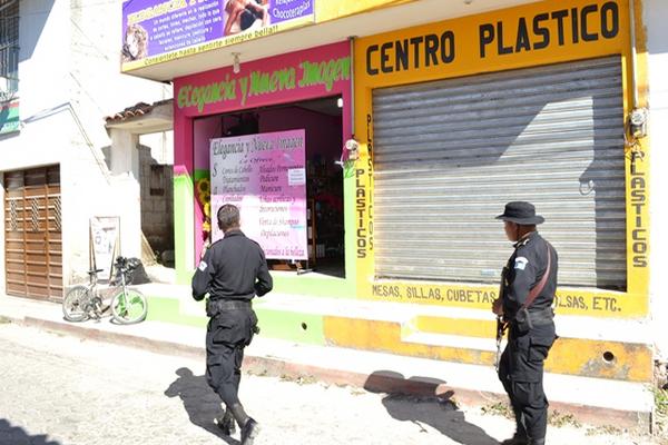 Salón de belleza de donde delincuentes se llevaron mercadería y equipo valorados en Q97 mil. (Foto Prensa Libre: Edwin Paxtor)<br _mce_bogus="1"/>