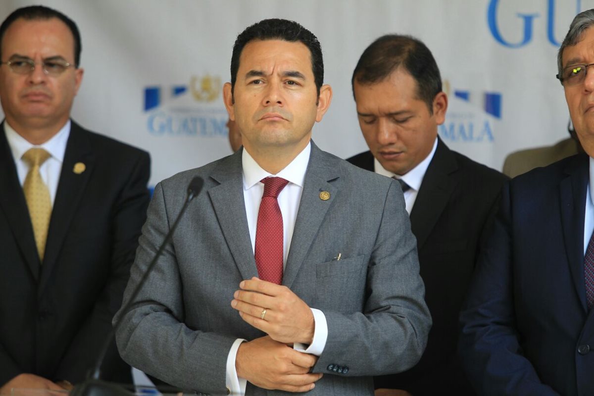 El presidente Jimmy Morales asegura que se está superando la crisis hospitalaria, contrario a lo que afirma la PDH. (Foto Prensa Libre: Esbin García)