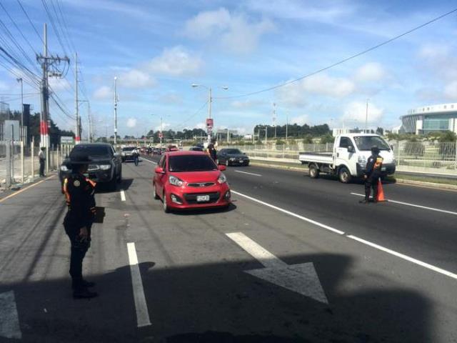 La PNC montó operativos en carreteras nacionales de todo el país. (Foto Prensa Libre: Jerson Ramos)