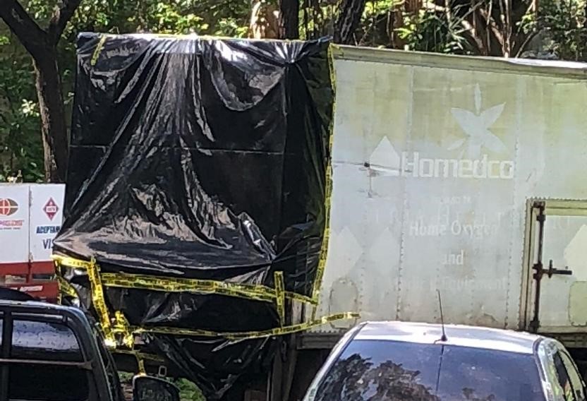 El furgón del camión está sellado como evidencia del MP. (Foto Prensa Libre: Mario Morales)