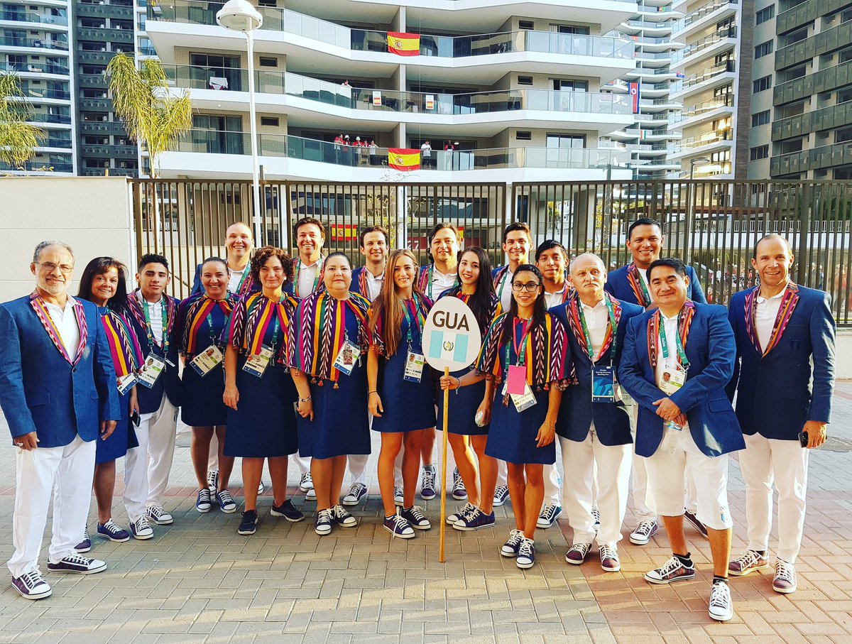 Las prendas que lucieron los deportistas olímpicos en el estadio Maracaná de Río de Janeiro llevan el alma artesanal del Altiplano del país. (Foto Prensa Libre: @sofii_goomez)