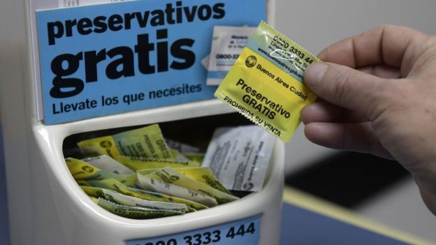 Los preservativos son clave para evitar las enfermedades de transmisión sexual. GETTY IMAGES