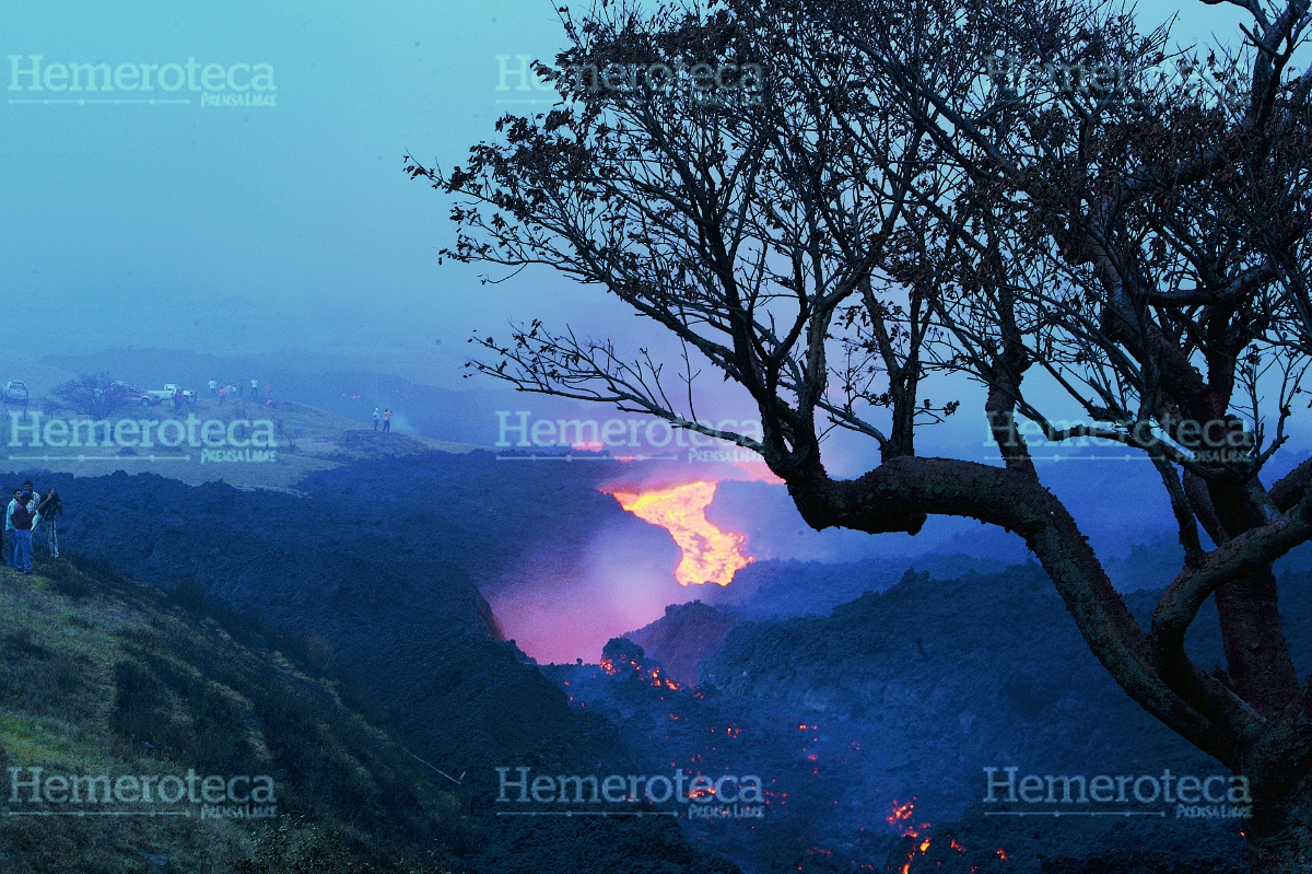 En mayo de 2010 el coloso hizo erupción y dejó miles de damnificados. (Foto Prensa Libre: Hemeroteca PL)