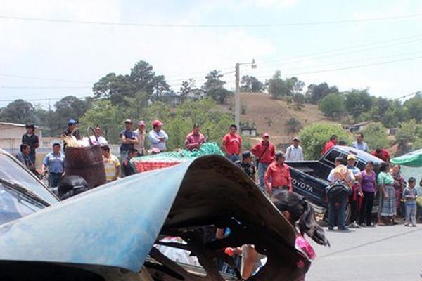 Uno de los dos vehículos involucrados en percance vial ocurrido en Olintepeque. (Foto Prensa Libre: Carlos Ventura) <br _mce_bogus="1"/>