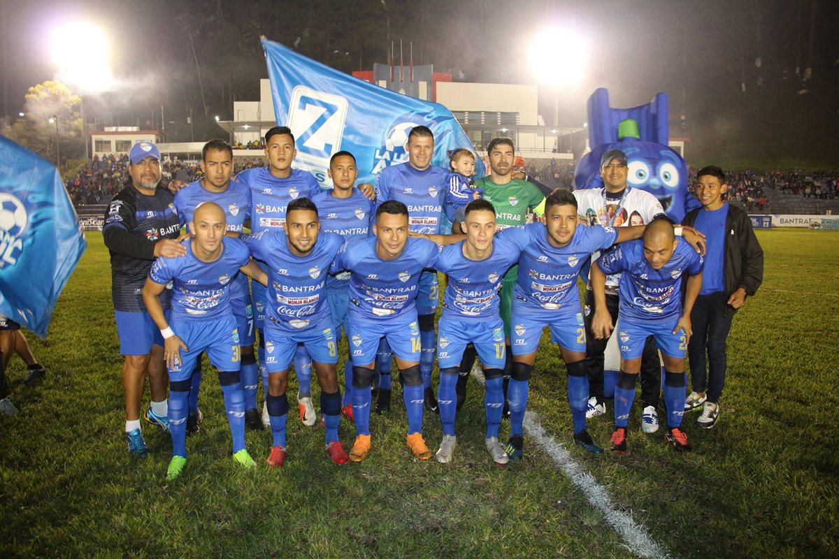 Moreira y García jugaron su último partido en el Torneo de Copa, frente a Mixco. (Foto Prensa Libre: Eduardo Sam Chun)