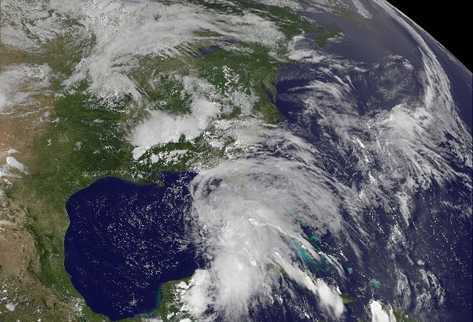 Andrea, la primera tormenta con nombre de la temporada del Atlántico, se formó el miércoles en el Golfo de México y se pronosticaron lluvias para el fin de la semana en la costa occidental de Florida. (Foto Prensa Libre: AP)