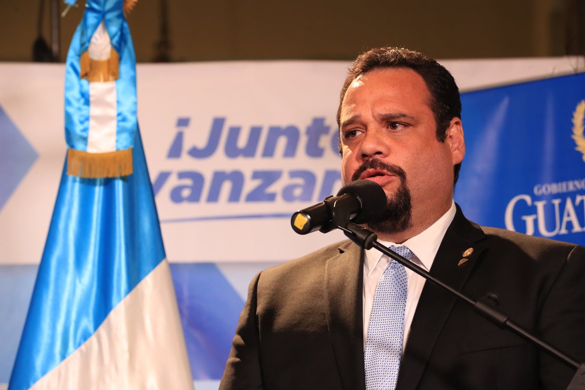José Luis Benito Ruiz durante la conferencia de prensa en el Palacio Nacional. (Foto Prensa Libre: Estuardo Paredes).