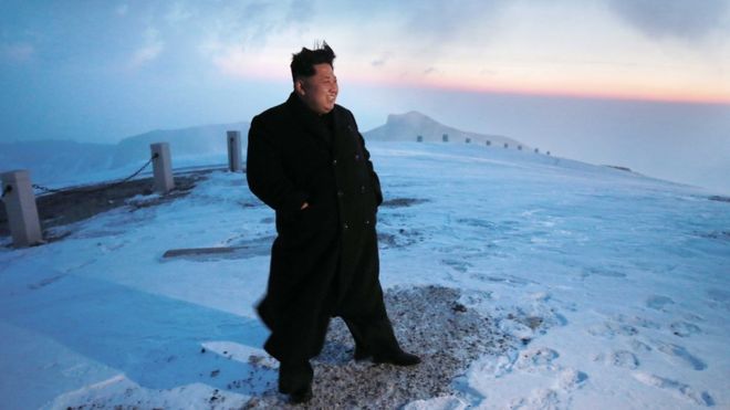 El actual líder norcoreano, Kim Jong-un, reivindica pertencer a la estirpe Paektu. KCNA