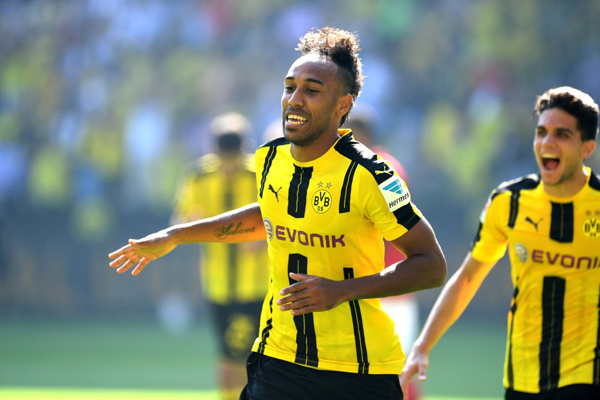 Aubameyang sigue "on fire" en la Bundesliga y este sábado anotó un doblete. (Foto Prensa Libre: AFP)
