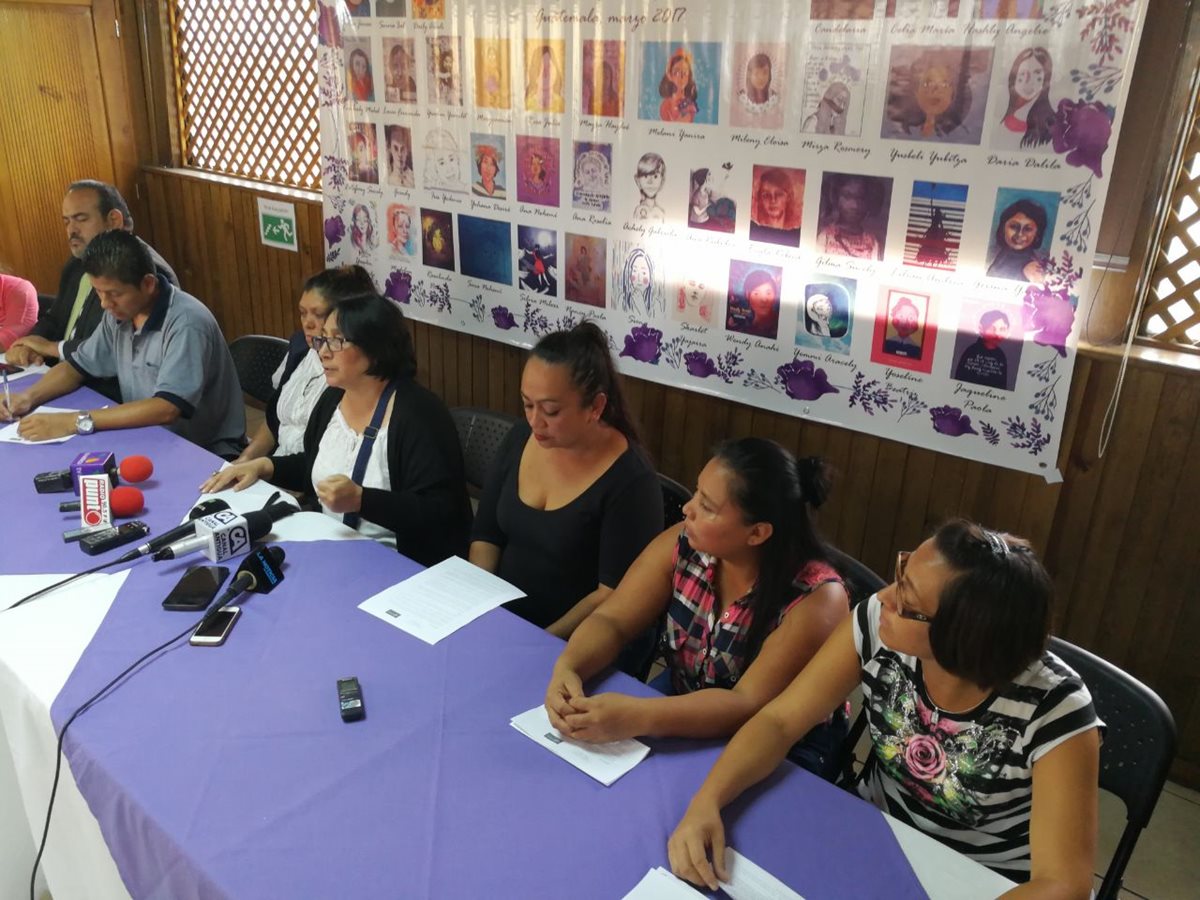 Las familias invitan a otras a que se pronuncien para exigir justicia por sus hijas (Foto Prensa Libre: Esvin García)