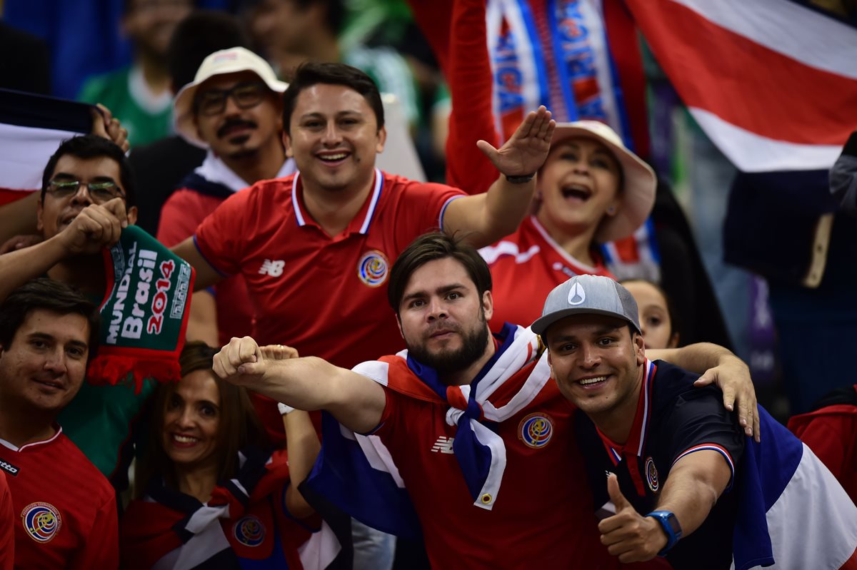 Aficionados costarricenses presentes en el Estadio Azteca