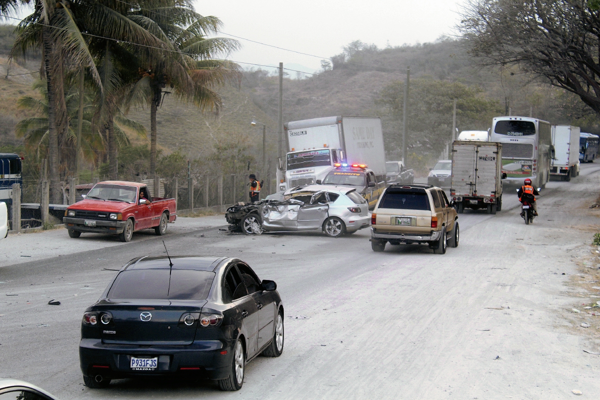 El Ministerio de Salud reporta de manera preliminar 15 personas muertas. (Foto Prensa Libre: Hugo Oliva)