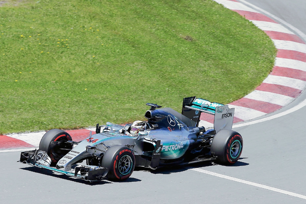 Lewis Hamilton comenzará desde la primera posición. (Foto Prensa Libre: EFE).