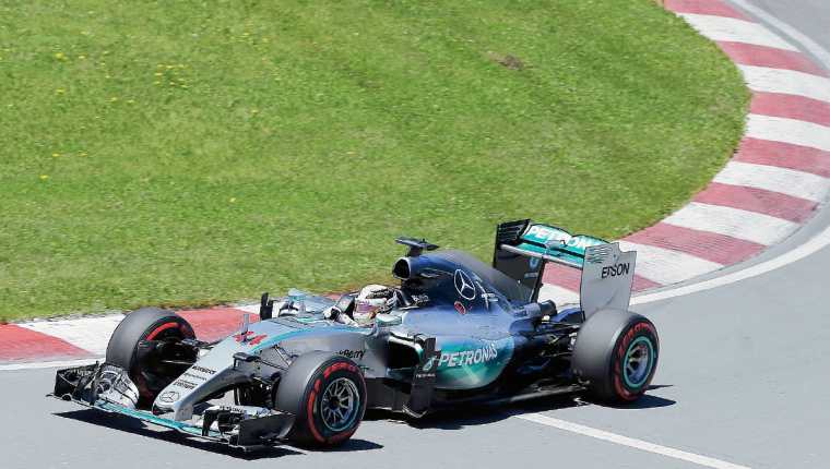 Lewis Hamilton comenzará desde la primera posición. (Foto Prensa Libre: EFE).