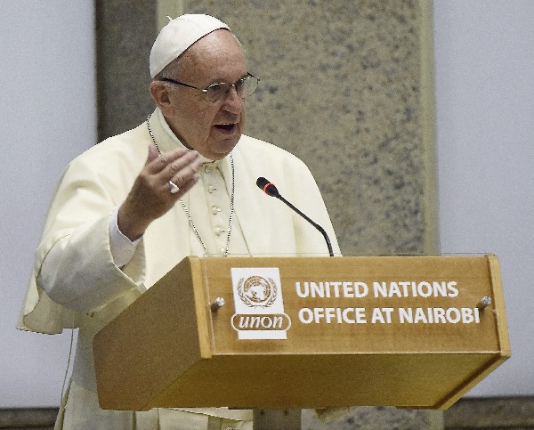 El Papa pronuncia su discurso durante su visita a la Oficina de la ONU en Nairobi, Kenia. (Foto Prensa Libre: AFP)
