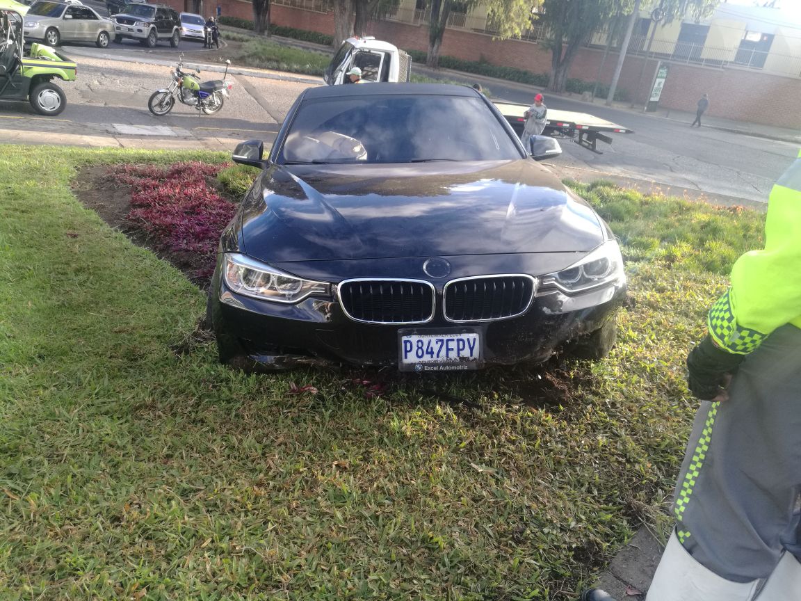 El vehículo fue consignado por la PMT. (Foto Prensa Libre: Amilcar Montejo)