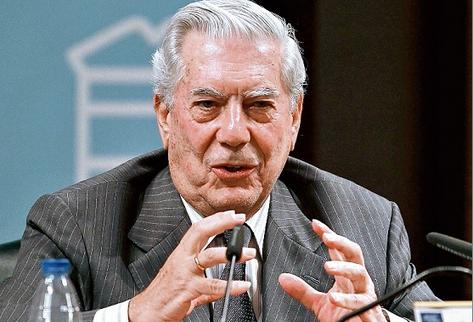 Mario Vargas Llosa habla sobre Octavio Paz, en Universidad Complutense de Madrid. (Foto Prensa Libre: Archivo)