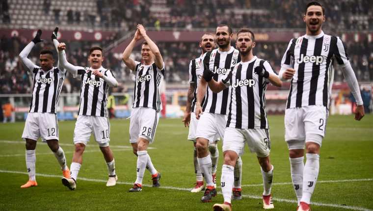 Los jugadores de la Juventus festejaron el triunfo frente al Torino. (Foto Prensa Libre: AFP)
