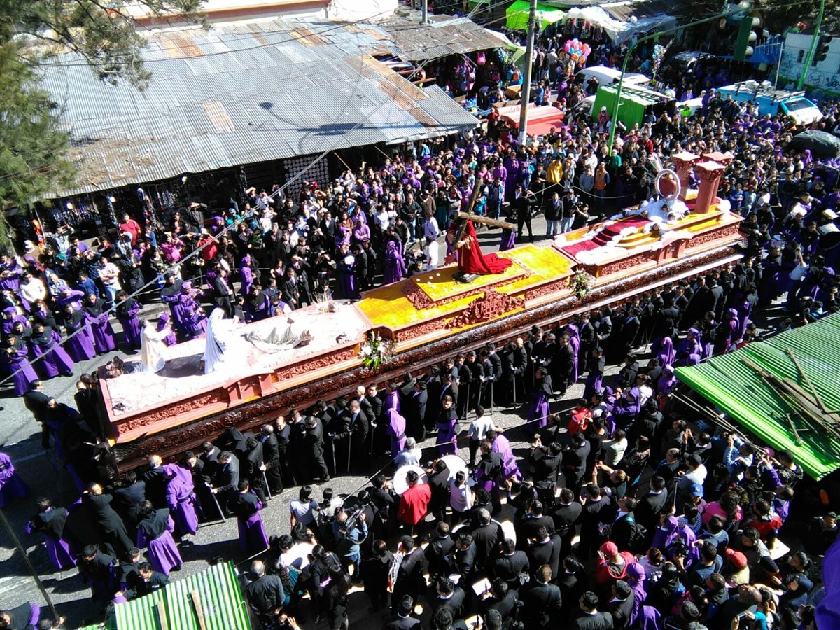 Jesús Nazareno de la Justicia a la salida del templo del Calvario (Foto Prensa Libre Óscar Rivas)