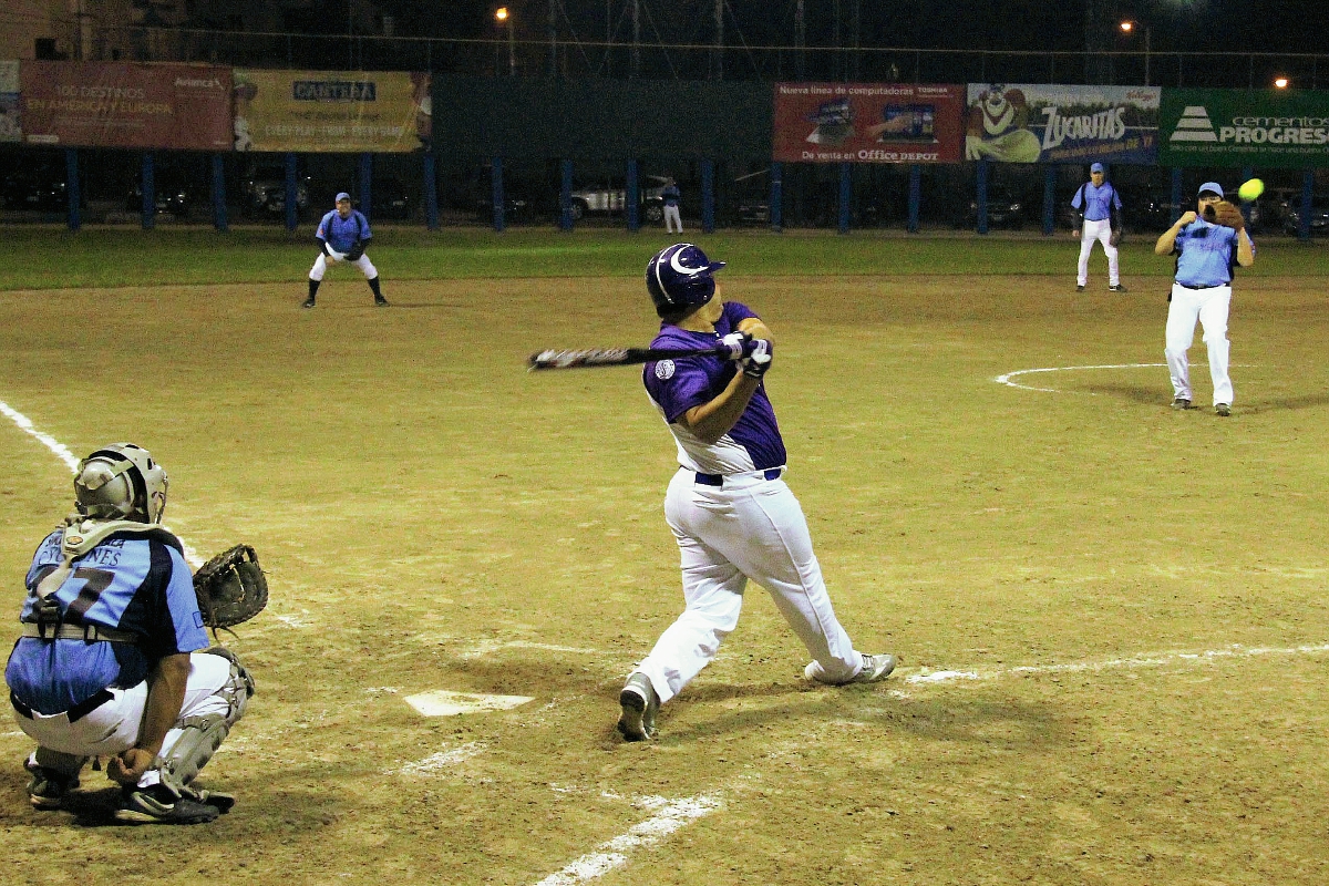 Lanquetin marcha primero en el Campeonato Nacional de Sofbol, suma 29 victorias en 30 juegos disputados. (Foto Prensa Libre: Cortesía Federación de Sofbol)