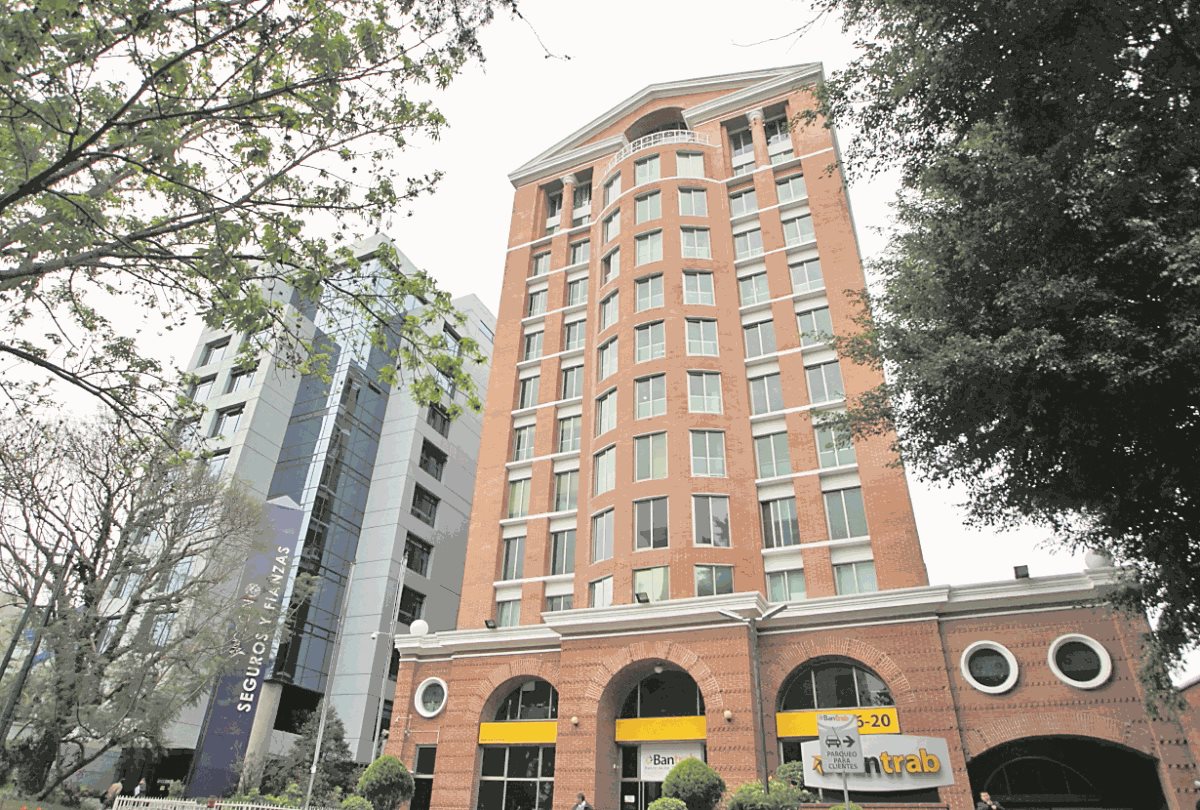 Edificio central del Banco de los Trabajadores (Bantrab) ubicado en la Avenida Reforma y zona 10 capitalina. (Foto Prensa Libre: Hemeroteca PL)