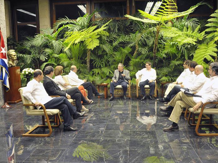 El presidente cubano, Raúl Castro, (centro/izq.) será recibido en Francia en febrero próximo. (Foto Prensa Libre: EFE).
