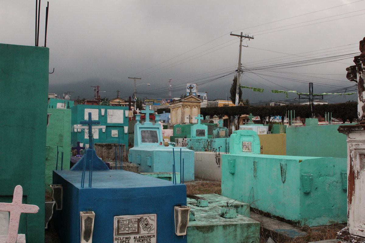 Vecinos aseguran que en el Cementerio General de la cabecera de San Marcos ya no hay espacio.(Foto Prensa Libre: Aroldo Marroquín)