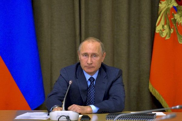 Vladimir Putin se reúne con funcionarios para atraer inversiones, en Yaroslavl, Rusia. (Foto Prensa Libre: AFP).