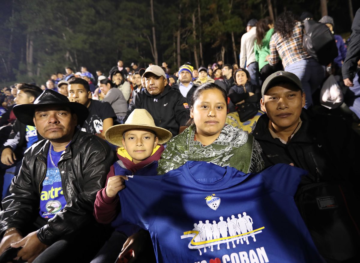 Los cobaneros sueñan con avanzar a las semifinales. (Foto Prensa Libre: Francisco Sánchez)
