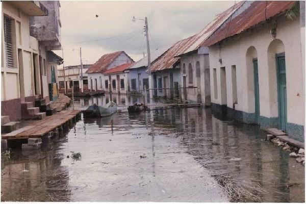 La isla de Flores ha sido la más afectada con las crecidas. En 1994 se inundaron varias calles.
