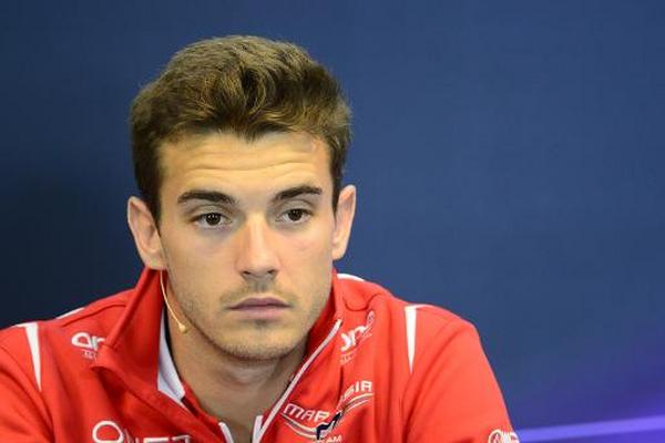 El piloto francés de la escudería Marussia Jules Bianchi, en una rueda  de prensa el 21 de agosto de 2014, durante el Gran Premio de Fórmula 1  de Bélgica. La escudería asegura que el joven "frenó" antes de su  accidente en el Gran Premio de Japón. (Foto Prensa Libre: AFP)