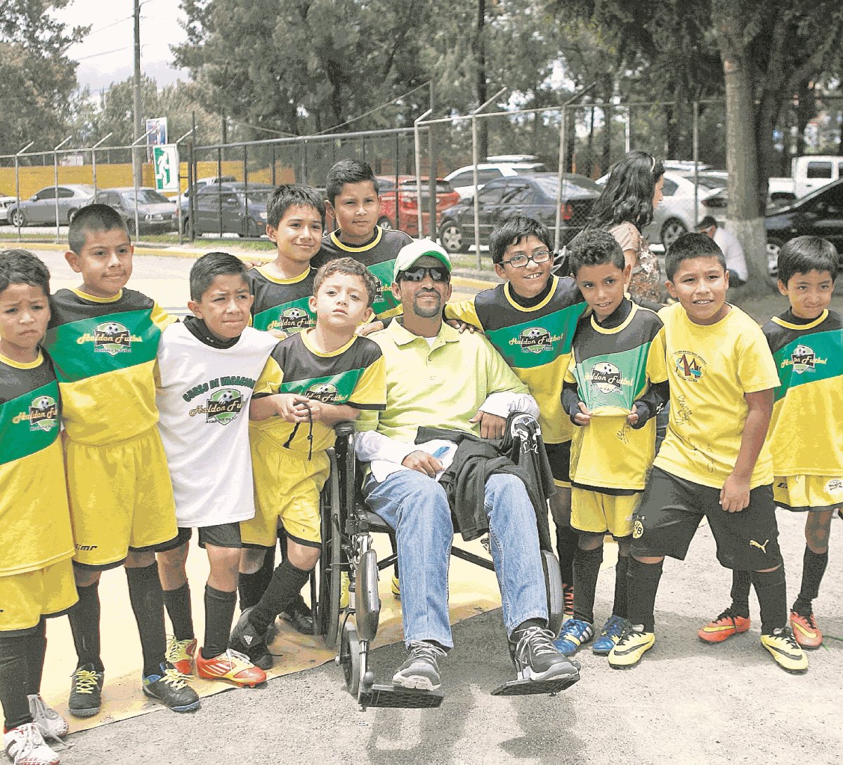 Luego de retirarse de la canchas, Bradley era entrenador en una academia, donde trasmitió sus conocimientos a cientos de niños. (Foto Prensa Libre: Hemeroteca PL)