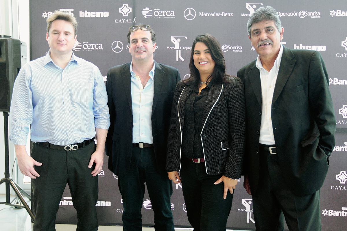 Conferencia de Prensa torneo de Golf Mercedes-Benz (Foto Prensa Libre: Marcela Morales).