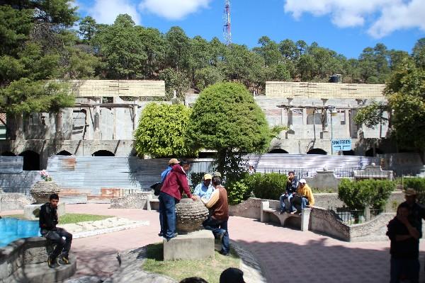 Construcción de Municipalidad  de Malacatancito, Huehuetenango, se encuentra abandonada por irregularidades en la planificación.