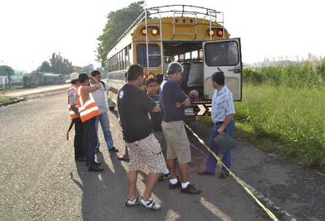 Un intento de asalto dejó como saldo a dos hermanos muertos, quienes presuntamente eran los ladrones, en el km 61,  ruta de Escuintla a Taxisco.