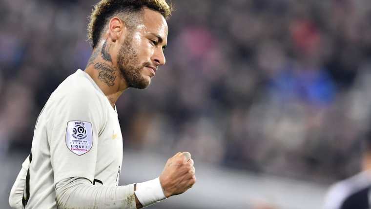 Neymar será uno de los jugadores claves para que el PSG se quede con el pase a los octavos de final de la Champions. (Foto Prensa Libre: AFP)
