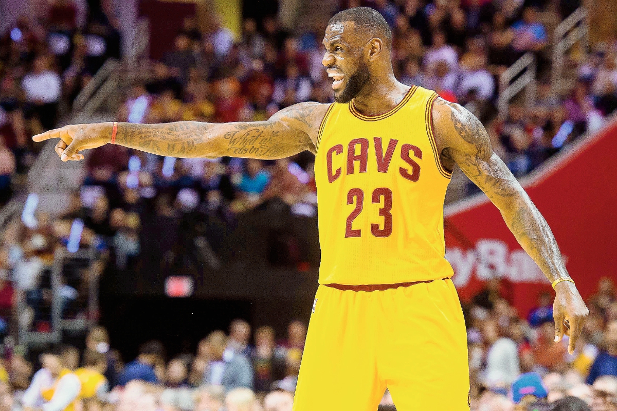 LeBron guió el triunfo de los Cavaliers. (Foto Prensa Libre: AFP).