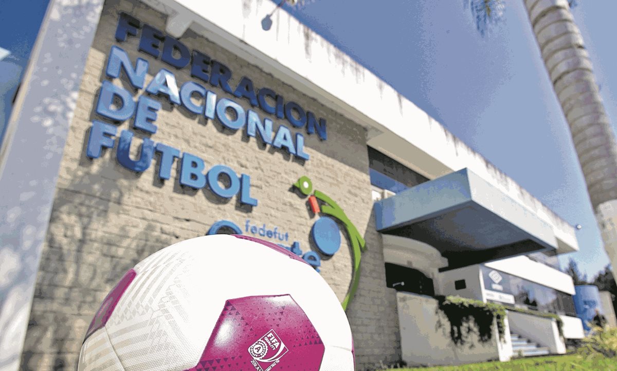La FedeFut cumplirá el próximo 28 de agosto un año de suspensión. (Foto Prensa Libre: Hemeroteca PL)