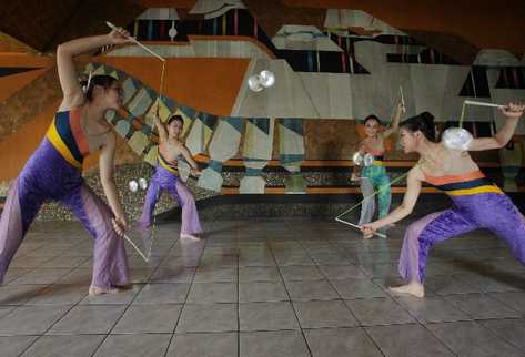 Los bailarines hicieron ayer una demostración de su arte, en el  Centro Cultural Miguel Ángel Asturias.