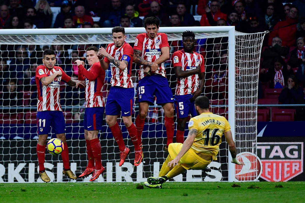 El Atlético de Madrid permitió que el Barcelona se escapara, aún más, en el liderato de La Liga. (Foto Prensa Libre: AFP)