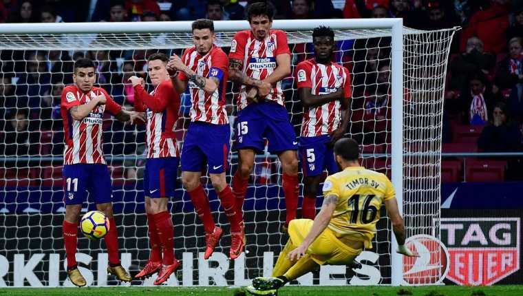 El Atlético de Madrid permitió que el Barcelona se escapara, aún más, en el liderato de La Liga. (Foto Prensa Libre: AFP)