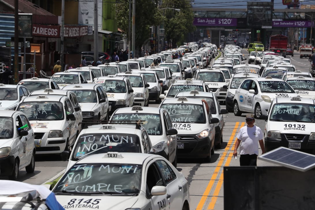 Taxistas se organizaron para protestar en varios puntos de la Ciudad de Guatemala y Antigua Guatemala.