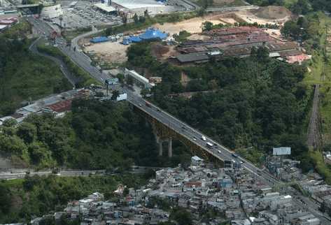 Un estudio privado sobre la estructura del puente, el cual  tiene más de 50 años de funcionamiento, ha revelado graves fallas, y se recomienda su reparación y ampliación.