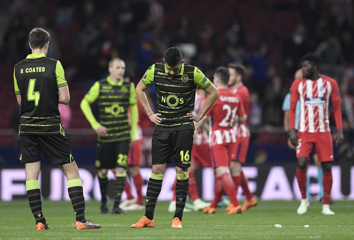 Los jugadores del Sporting lamentaron la derrota frente al Atlético de Madrid. (Foto Prensa Libre: AFP)