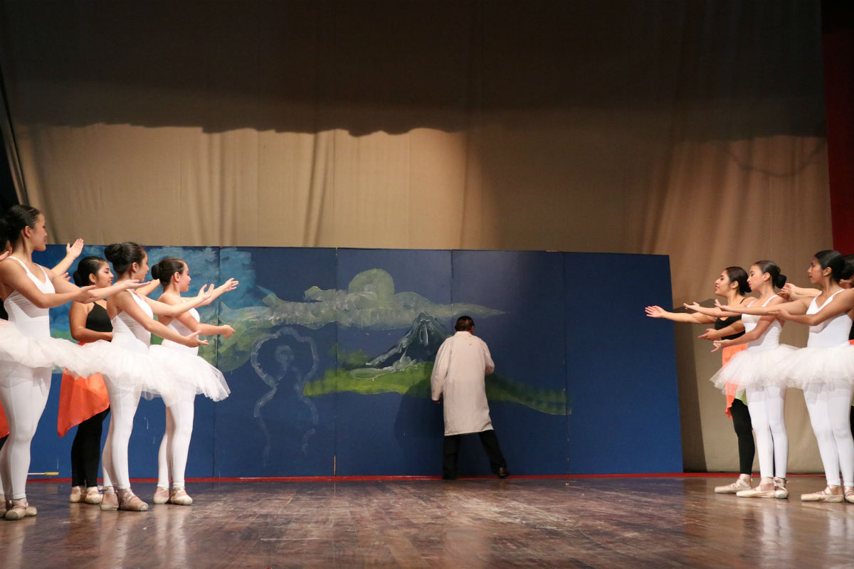 El evento concluyó con la presentación de la danza Mi Luna de Xelajú y la participación del muralista quetzalteco Luis Castillo.(Foto Prensa Libre: María José Longo)