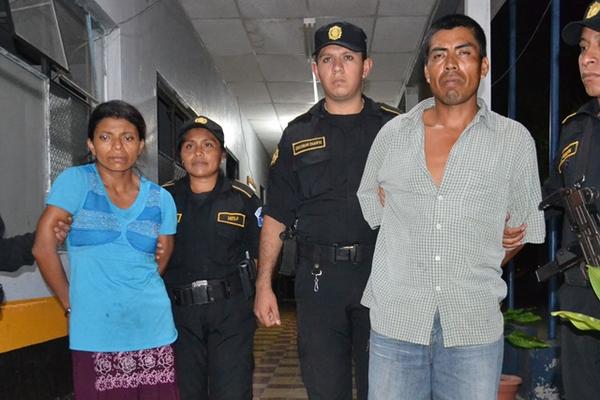 Un hombre y su conviviente fueron capturados por violar a una niña durante 4 años, en Chiquimula. (Foto Prensa Libre: PNC)