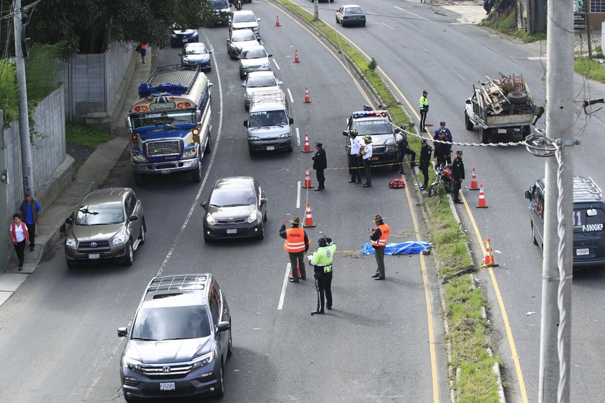 Una persona muere en un incidente vial en el kilómetro 14 de la ruta a El Salvador. (Foto Prensa Libre: Carlos Hernández)