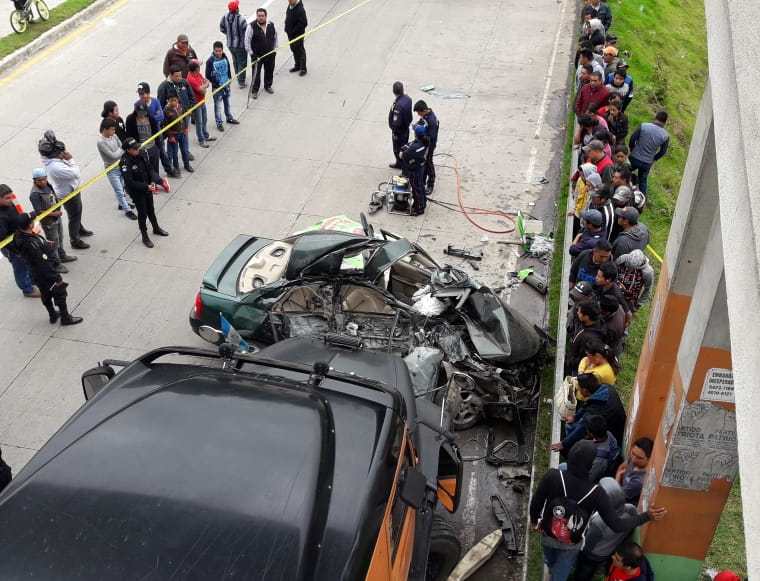 El vehículo de la familia Cocón Xico quedó destruido. (Foto Prensa Libre: Cortesía Víctor Chamalé)