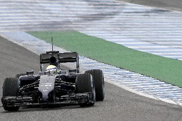 Felipe Massa marcó el mejor tiempo en la última jornada de entrenamientos oficiales. (Foto Prensa Libre: EFE)